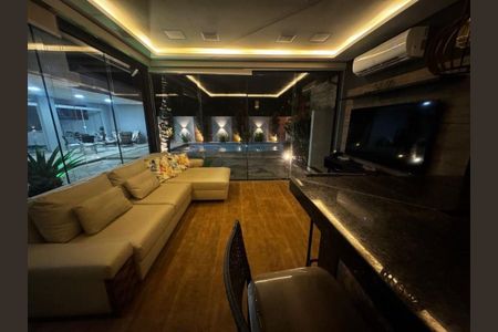 Casa à venda com 5 quartos, 337m² em Serra Grande, Niterói