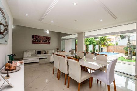 Casa à venda com 5 quartos, 337m² em Serra Grande, Niterói