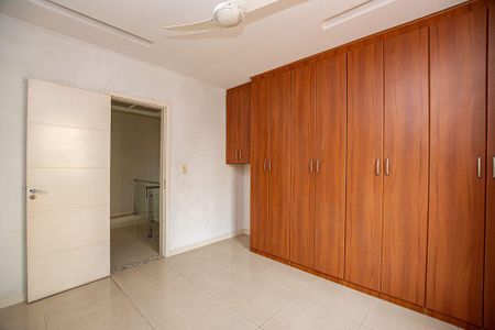 Casa à venda com 4 quartos, 200m² em Santa Rosa, Niterói
