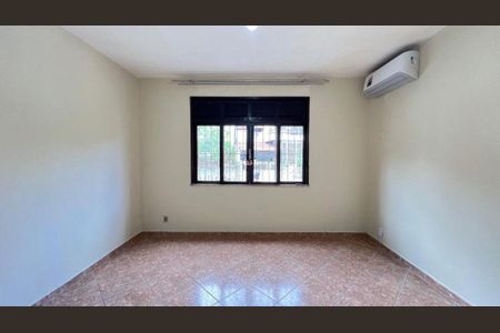 Casa à venda com 3 quartos, 120m² em Santa Rosa, Niterói