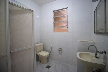 Banheiro de casa para alugar com 1 quarto, 100m² em Vista Alegre, Rio de Janeiro