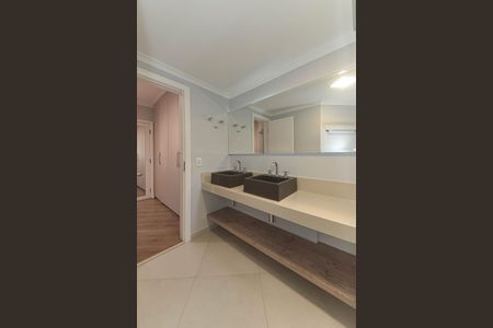 Apartamento à venda com 198m², 3 quartos e 3 vagasBanheiro da Suíte 1