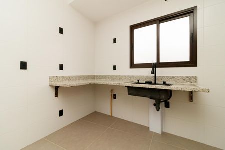 Apartamento à venda com 95m², 3 quartos e 2 vagas Apartamento à venda com 95m², 3 quartos e 2 vagasCozinha e Área de Serviço