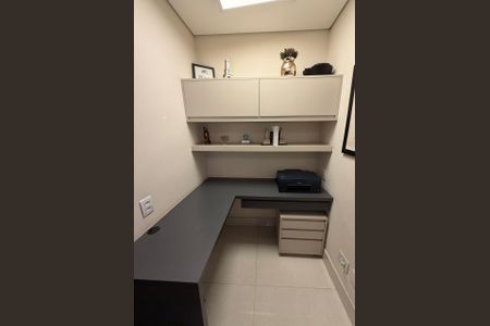 Apartamento à venda com 131m², 3 quartos e 3 vagas Apartamento à venda com 131m², 3 quartos e 3 vagasEscritório