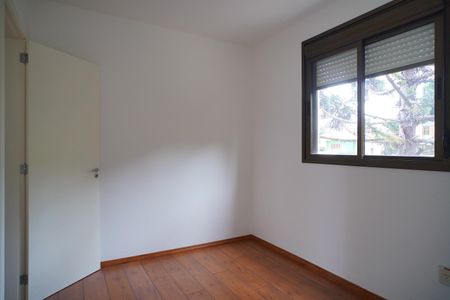Quarto 1 de apartamento para alugar com 2 quartos, 75m² em Jardim Floresta, Porto Alegre