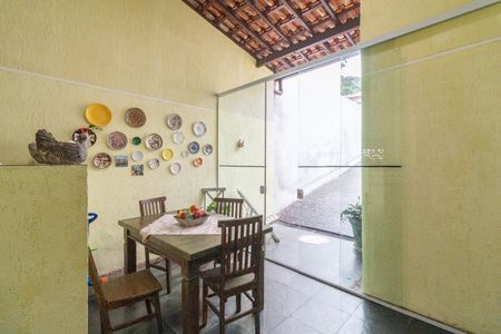 Casa à venda com 130m², 3 quartos e 2 vagasÁrea de Serviço