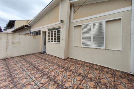 Casa à venda com 273m², 2 quartos e 3 vagas Casa à venda com 273m², 2 quartos e 3 vagasQuintal - Garagem