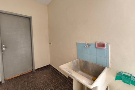 Casa à venda com 273m², 2 quartos e 3 vagas Casa à venda com 273m², 2 quartos e 3 vagasCasa 2 - Área de serviço