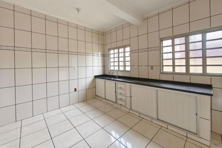 Casa à venda com 273m², 2 quartos e 3 vagas Casa à venda com 273m², 2 quartos e 3 vagasCozinha