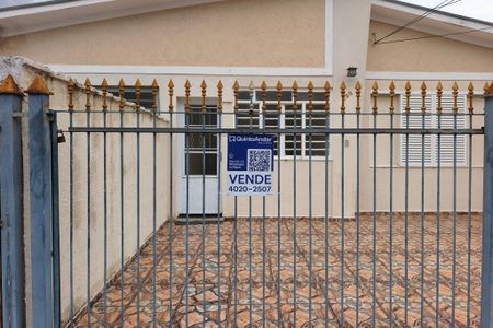 Casa à venda com 273m², 2 quartos e 3 vagas Casa à venda com 273m², 2 quartos e 3 vagasPLACA INSTALADA NA FACHADA