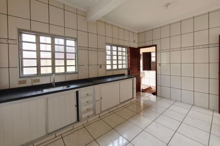 Casa à venda com 273m², 2 quartos e 3 vagas Casa à venda com 273m², 2 quartos e 3 vagasCozinha