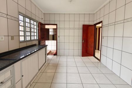 Casa à venda com 273m², 2 quartos e 3 vagas Casa à venda com 273m², 2 quartos e 3 vagasCozinha