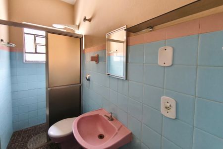 Casa à venda com 273m², 2 quartos e 3 vagas Casa à venda com 273m², 2 quartos e 3 vagasCasa 2 - Banheiro