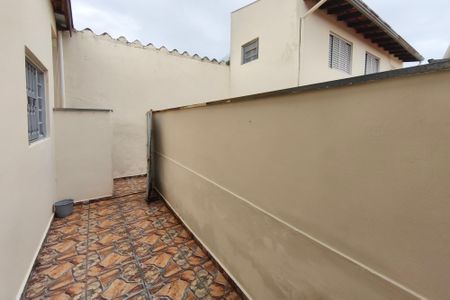 Casa à venda com 273m², 2 quartos e 3 vagas Casa à venda com 273m², 2 quartos e 3 vagasCorredor - Quintal