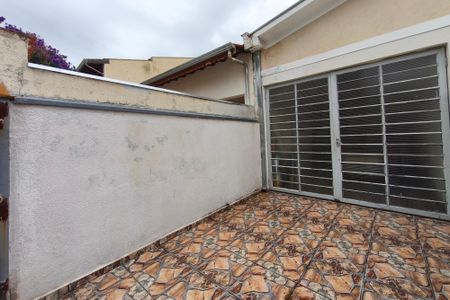 Casa à venda com 273m², 2 quartos e 3 vagas Casa à venda com 273m², 2 quartos e 3 vagasQuintal - Garagem