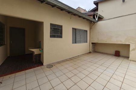 Casa à venda com 273m², 2 quartos e 3 vagas Casa à venda com 273m², 2 quartos e 3 vagasCasa 2 - Quintal