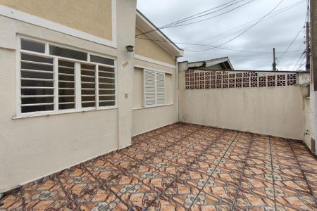 Casa à venda com 273m², 2 quartos e 3 vagas Casa à venda com 273m², 2 quartos e 3 vagasQuintal - Garagem