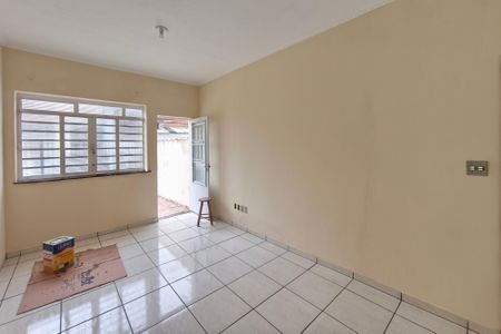 Casa à venda com 273m², 2 quartos e 3 vagas Casa à venda com 273m², 2 quartos e 3 vagasSala
