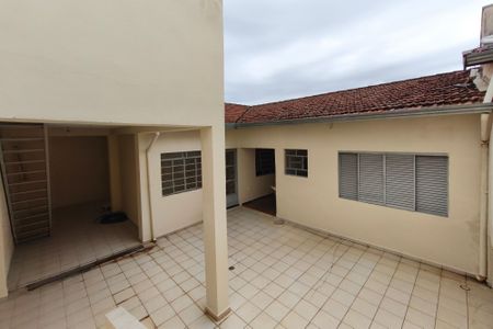 Casa à venda com 273m², 2 quartos e 3 vagas Casa à venda com 273m², 2 quartos e 3 vagasQuintal - Fundos