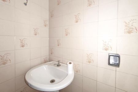 Casa à venda com 273m², 2 quartos e 3 vagas Casa à venda com 273m², 2 quartos e 3 vagasBanheiro Social