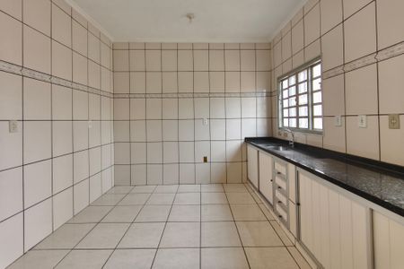 Casa à venda com 273m², 2 quartos e 3 vagas Casa à venda com 273m², 2 quartos e 3 vagasCozinha