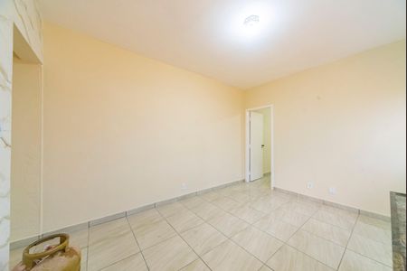 Casa para alugar com 97m², 2 quartos e 2 vagasCozinha 