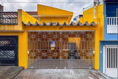 Casa para alugar com 97m², 2 quartos e 2 vagasFachada