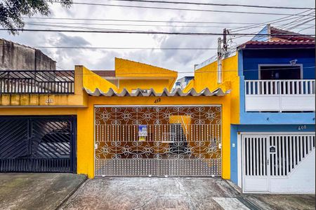 Casa para alugar com 97m², 2 quartos e 2 vagasFachada