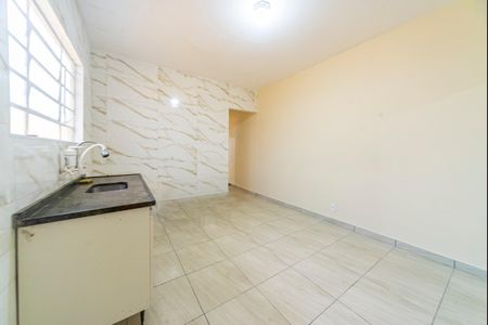 Casa para alugar com 97m², 2 quartos e 2 vagasCozinha 