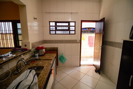 Casa para alugar com 100m², 2 quartos e 2 vagasCozinha 