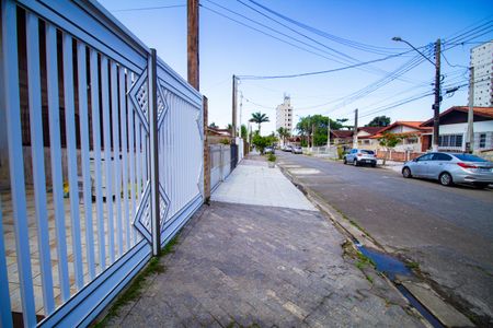 Casa para alugar com 100m², 2 quartos e 2 vagasFachada