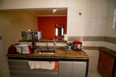 Casa para alugar com 100m², 2 quartos e 2 vagasCozinha 