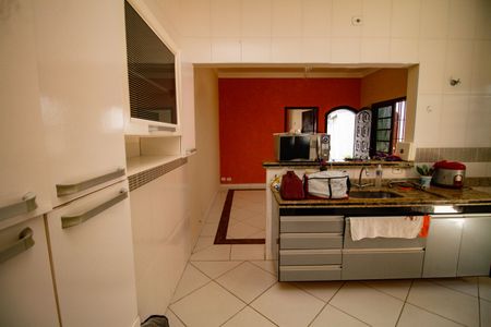 Casa para alugar com 100m², 2 quartos e 2 vagasCozinha 