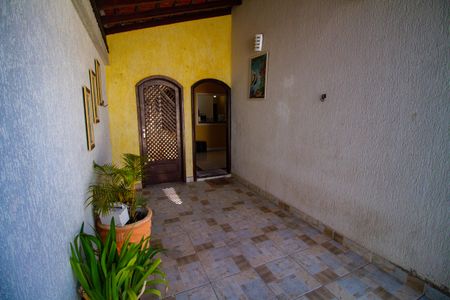 Casa para alugar com 100m², 2 quartos e 2 vagasHall de entrada 