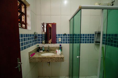 Casa para alugar com 100m², 2 quartos e 2 vagasBanheiro da suite 