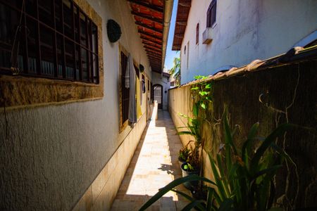 Casa para alugar com 100m², 2 quartos e 2 vagasCorredor 