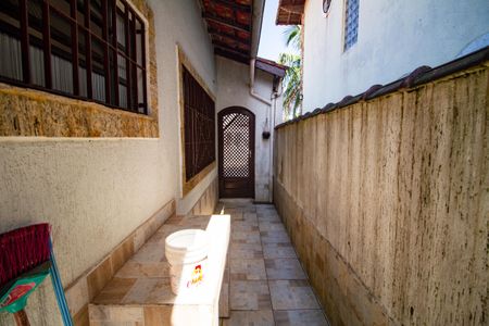 Casa para alugar com 100m², 2 quartos e 2 vagasCorredor 