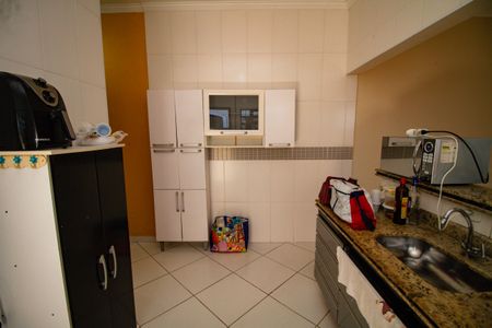 Casa para alugar com 100m², 2 quartos e 2 vagasCozinha 