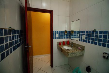 Casa para alugar com 100m², 2 quartos e 2 vagasBanheiro 