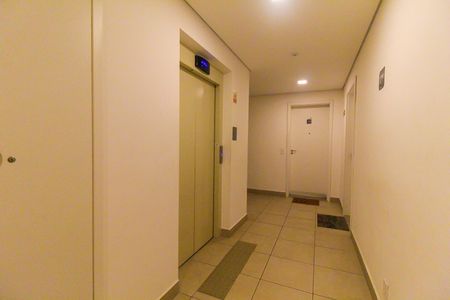 Apartamento à venda com 33m², 2 quartos e sem vaga Apartamento à venda com 33m², 2 quartos e sem vagaHall