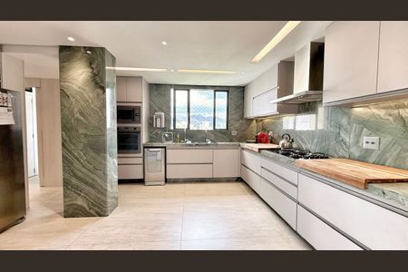 Apartamento à venda com 290m², 5 quartos e 3 vagas