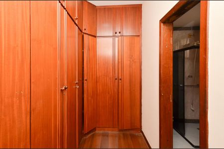 Apartamento à venda com 172m², 4 quartos e 2 vagas Apartamento à venda com 172m², 4 quartos e 2 vagasCloset Suíte