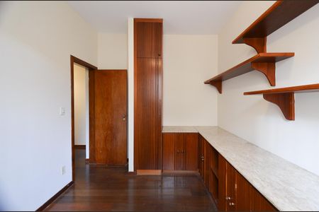 Apartamento à venda com 172m², 4 quartos e 2 vagas Apartamento à venda com 172m², 4 quartos e 2 vagasEscritório