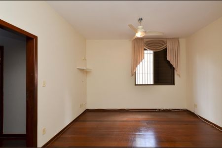 Apartamento à venda com 172m², 4 quartos e 2 vagas Apartamento à venda com 172m², 4 quartos e 2 vagasSuíte