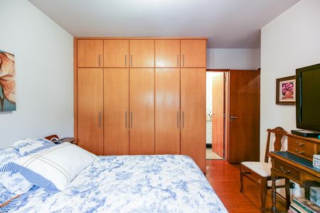 Apartamento à venda com 136m², 4 quartos e 3 vagas Apartamento à venda com 136m², 4 quartos e 3 vagasQuarto 2 - Suíte