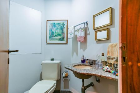 Apartamento à venda com 136m², 4 quartos e 3 vagas Apartamento à venda com 136m², 4 quartos e 3 vagasLavabo