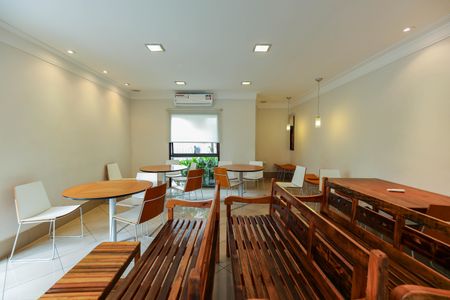 Apartamento à venda com 136m², 4 quartos e 3 vagas Apartamento à venda com 136m², 4 quartos e 3 vagasÁrea comum - Salão de festas