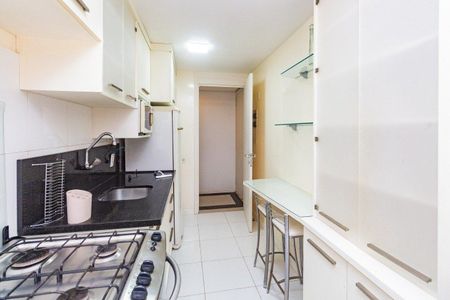 Cozinha  de apartamento para alugar com 2 quartos, 50m² em Chácara das Pedras, Porto Alegre
