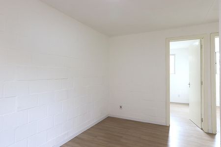 Sala de apartamento à venda com 2 quartos, 40m² em Rubem Berta, Porto Alegre