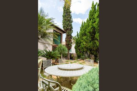 Casa à venda com 919m², 5 quartos e 5 vagas Casa à venda com 919m², 5 quartos e 5 vagasFoto 04